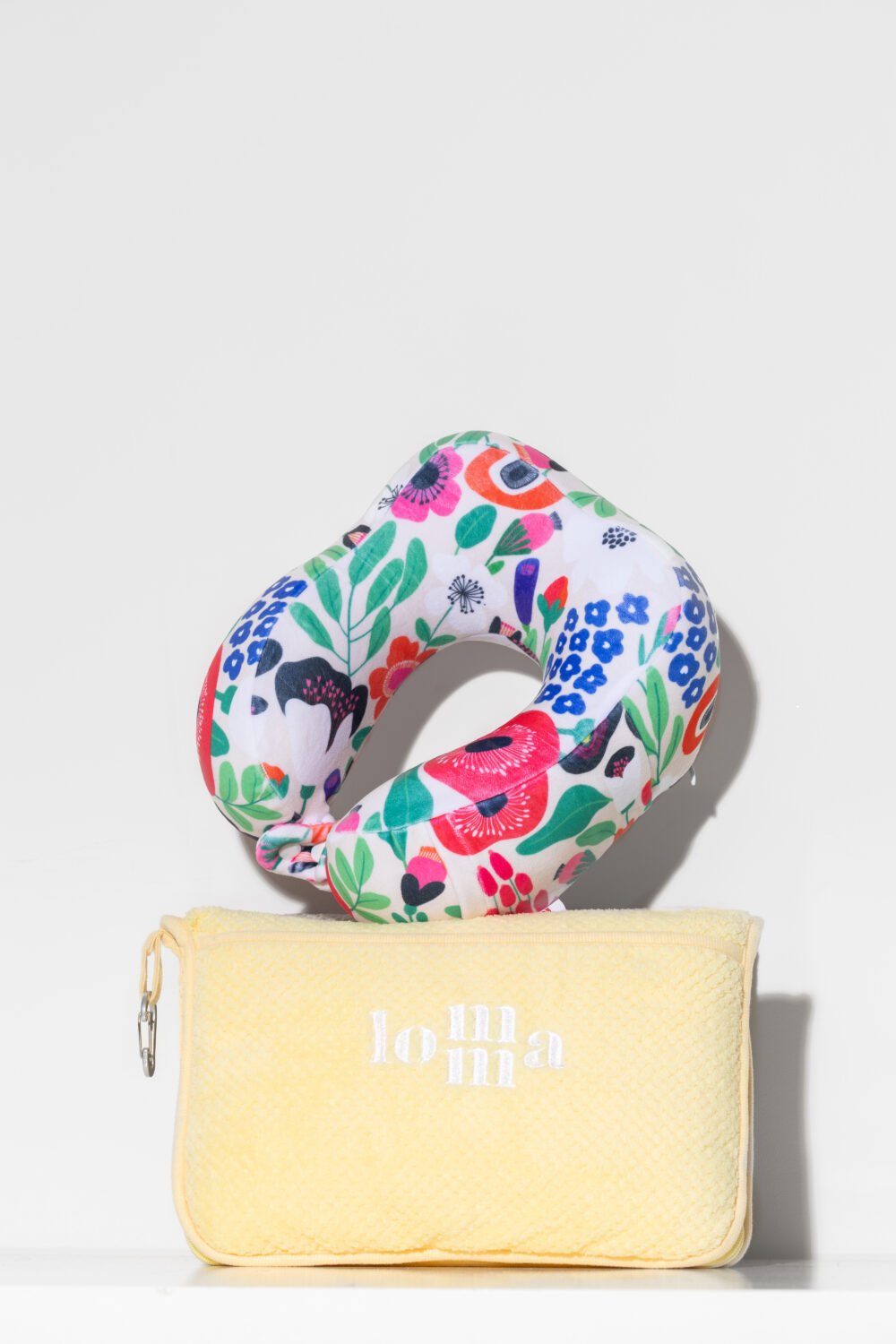 poduszka podróżna z kocem podróżnym